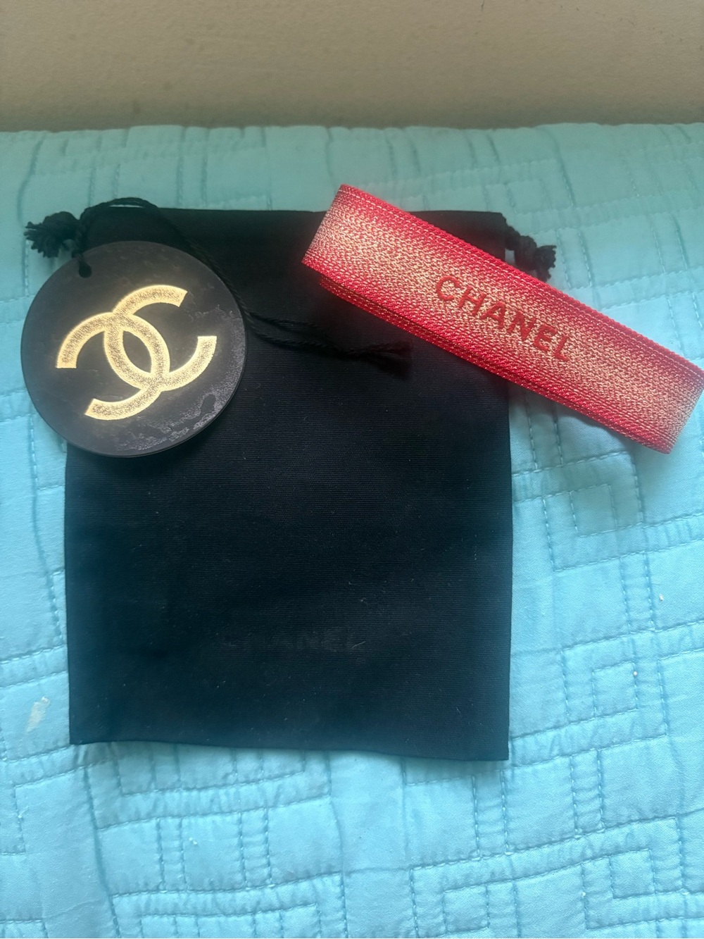 CHANEL Gift Set (Pouch, Ribbon, and CC Name Tag) 3Fer NWOT - Picture 3 of 6